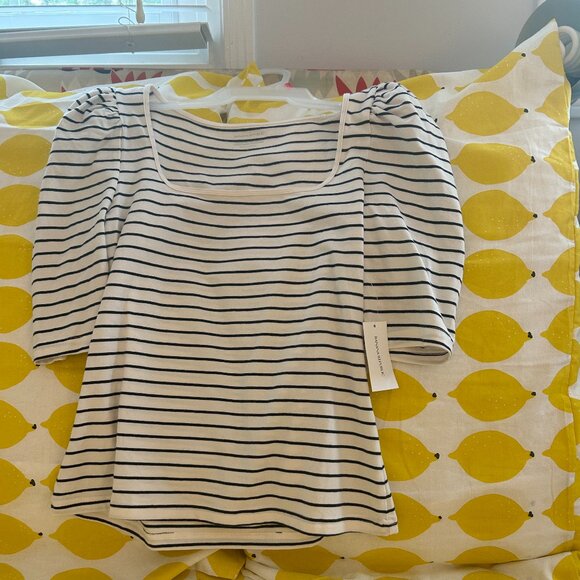 A women's top - Picture 8 of 9